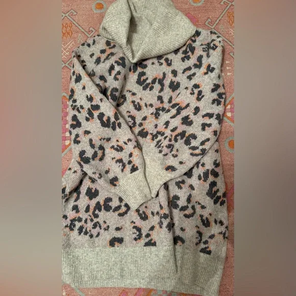 Anthropologie Emma Grey Cowl Neck Leopard Animal Tunic Sweater S - Picture 6 of 10